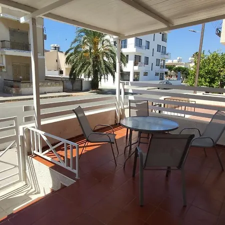 Girasol Beach Apartment 200M From Yanathes Beach * لارنكا