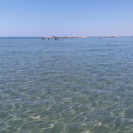 Girasol Beach Apartment 200M From Yanathes Beach لارنكا