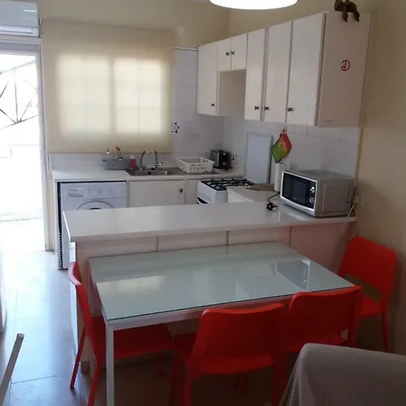 شقة Girasol Beach Apartment 200M From Yanathes Beach لارنكا