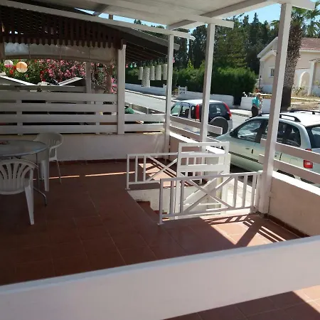 Girasol Beach Apartment 200M From Yanathes Beach شقة